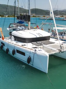 Lagoon 40 Catamaran Charter, Performance & Design Guide